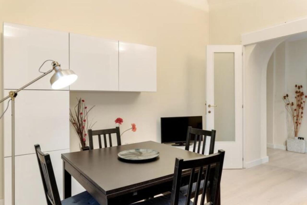 Sunny Flat In Elegant Building Close To Colosseum Roma Exterior foto